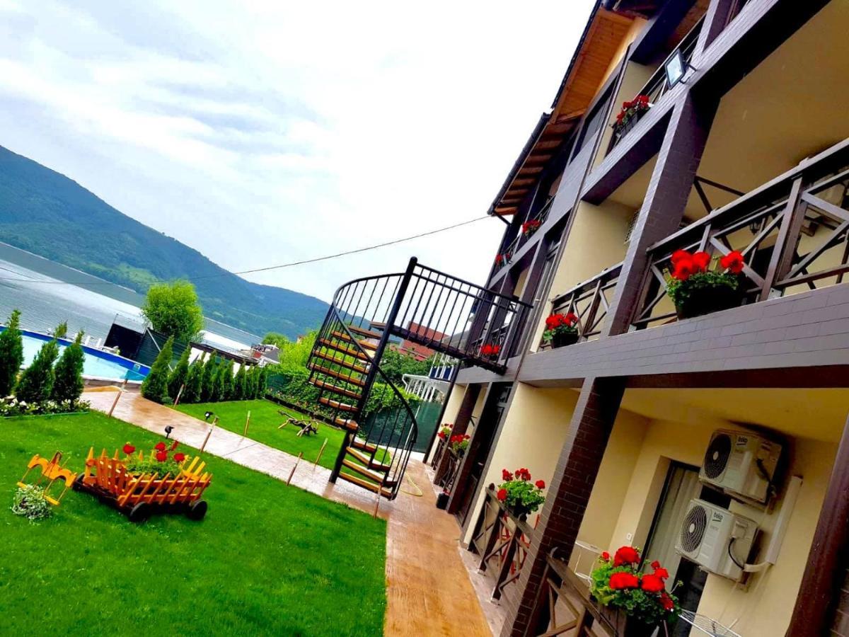 Hotel Mustaciosul Dunarii Ieşelniţa Exterior foto