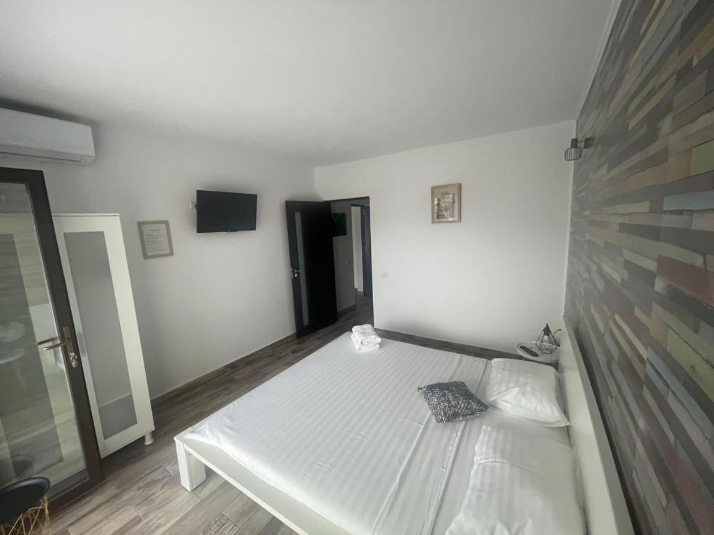 Hotel Mustaciosul Dunarii Ieşelniţa Exterior foto